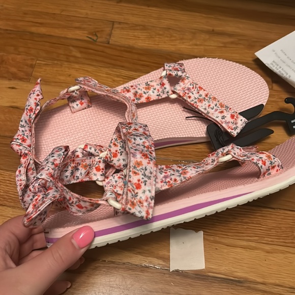 Pink flower strap sandals, women’s size 11 - Picture 2 of 3